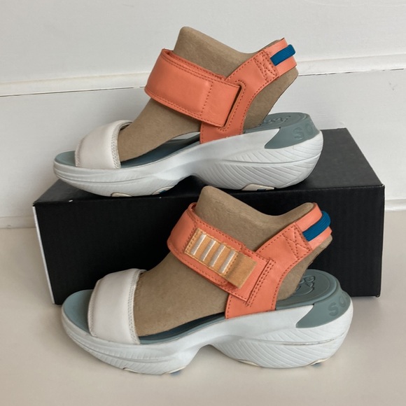 Sorel Explorer Blitz Stride Sandals, size 6.5 - Picture 4 of 7